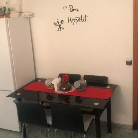 Habitación Pequeña En Piso Compartido Con 2 Adultos Habitación en casa particular