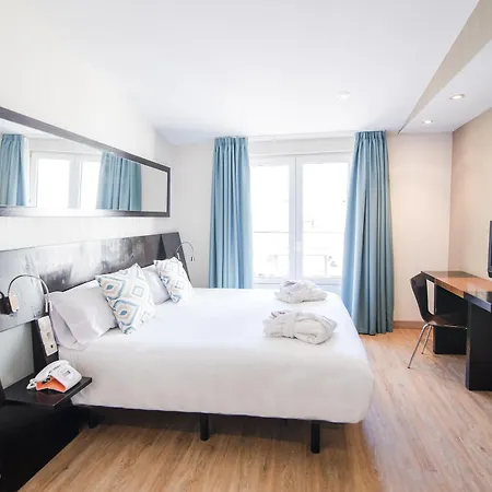 Petit Palace Plaza De La Reina Hotell 3*