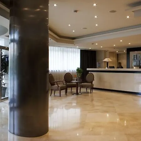 Center מלון 4*