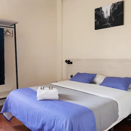 Hostel Purple Nest *