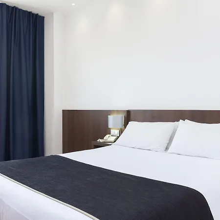 Отель Olympia Universidades 3*