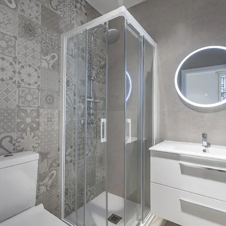 Comfortable Close To Centre