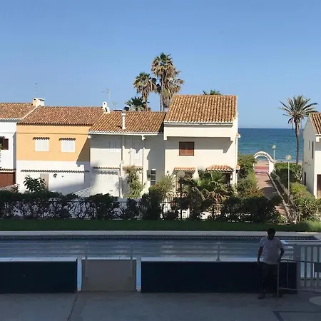 דירה En Complejo Residencial Con Piscina Y Garaje Frente Al Mar ולנסיה