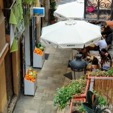 Valencian Dreams Of The Proletariat شقة