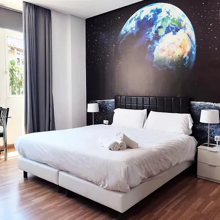 Flats Friends Plaza De La Reina