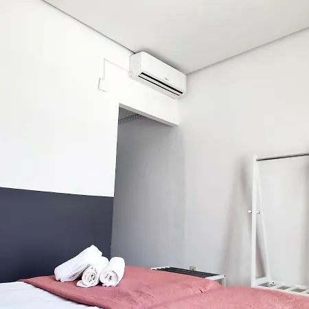 Flats Friends Plaza De La Reina