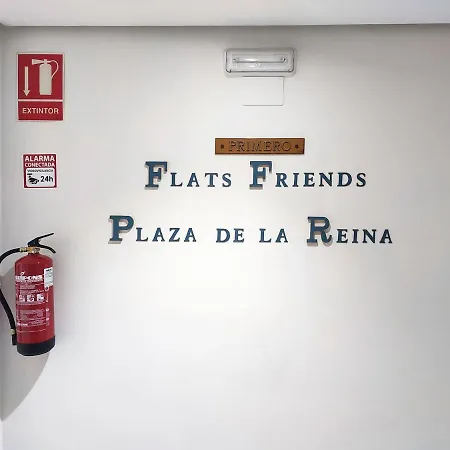 Flats Friends Plaza De La Reina Konukevi