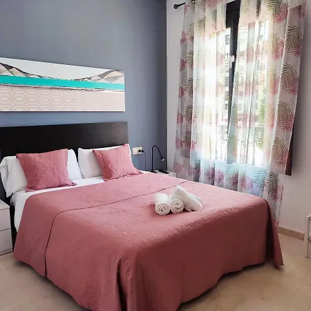 Konukevi Flats Friends Plaza De La Reina