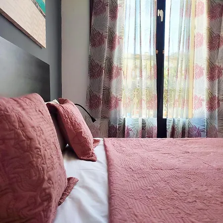 Flats Friends Plaza De La Reina 4*