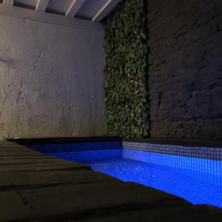 Pequeno Con Mini Piscina - No Climatizada * Валенсия