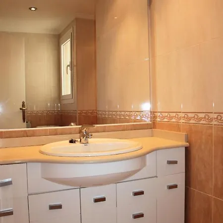 Bright Flat Close Becah &spacious Sunny Terrace *