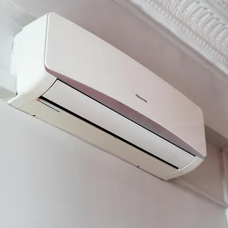 Red Nest אכסניה