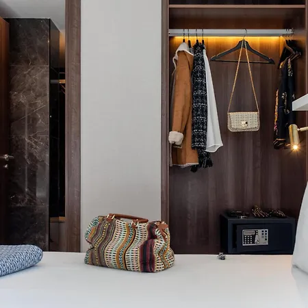 Ramirez Flats Valencia