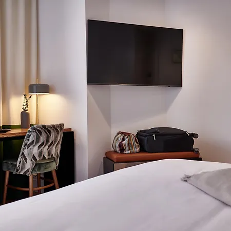 Mate Cosmo - Centre, Otel 3*