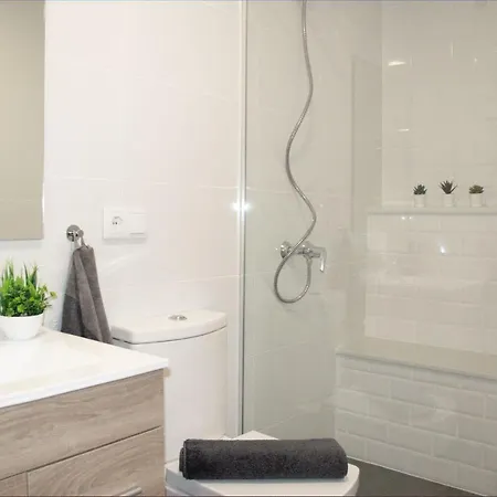 Vivienda Junto A Ruzafa / 6 Pax *