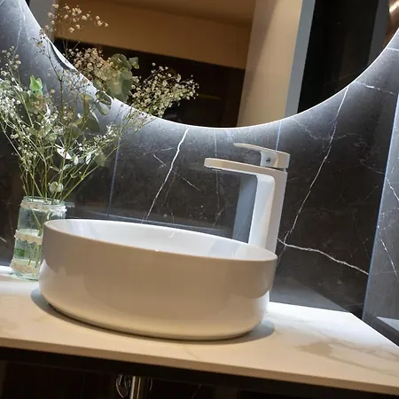 Neobeds - Stylish Modern 1br Near Old Town & Steps From Turia Park Valencia