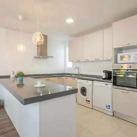 Modern, Stylish With Balcony * ולנסיה