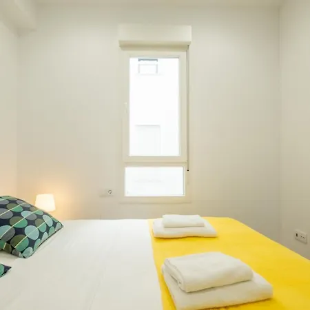 Modern, Stylish With Balcony דירה *