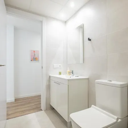 Modern, Stylish With Balcony ולנסיה