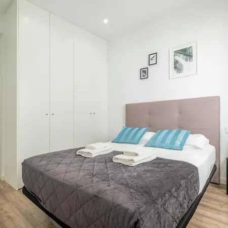 Modern, Stylish With Balcony דירה