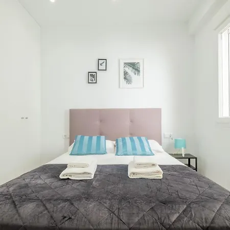 Modern, Stylish With Balcony * ולנסיה