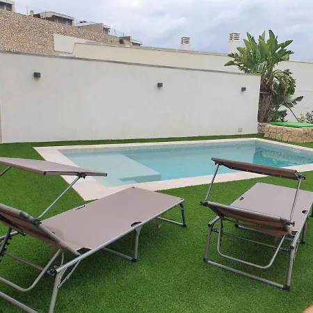 Con Piscina Privada *