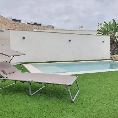 Con Piscina Privada *