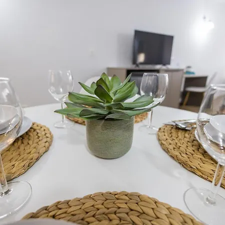 Florit Flats - The Apolo