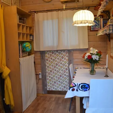 Dom wakacyjny The Fool & The Princess Wooden House 1 *