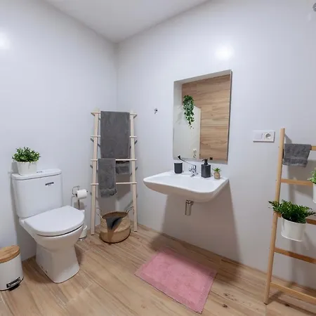 Artistic Digital Retreat-great Location Near Metro Apartament *