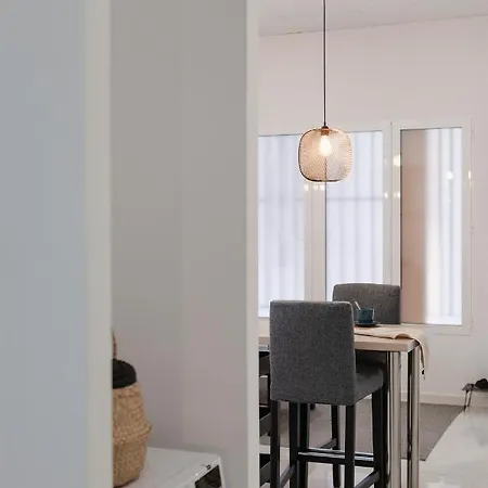 Digital Nomad Retreat 2 -great Location Near Metro Apartment *