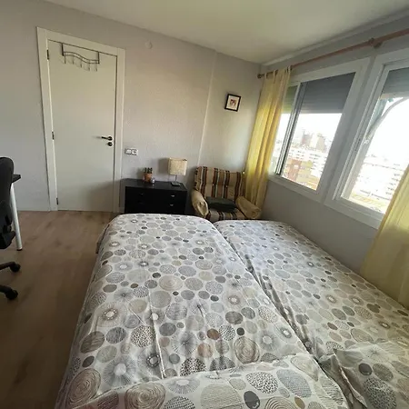 Views-room 2 People Shared Flat Valence