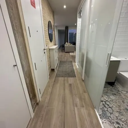 Precioso Con Patio. Pyp Apartman