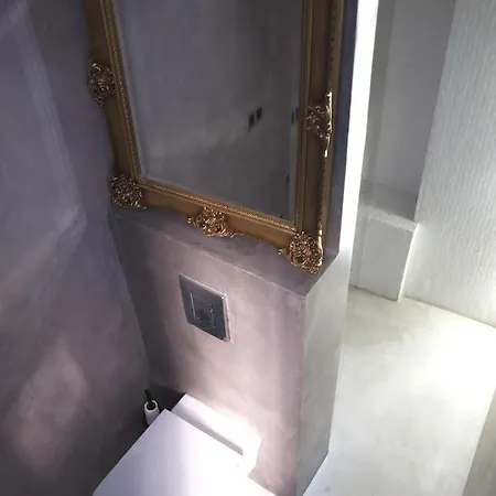 Casita Artista En Edificio Barrio Ruzafa