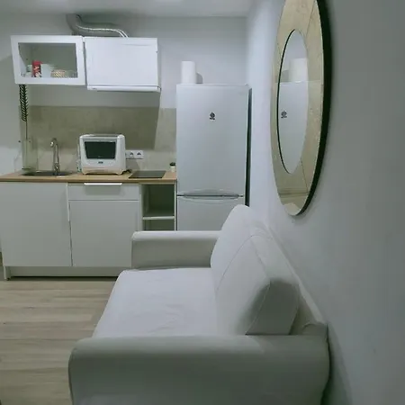 Betero Estudios Apartman *