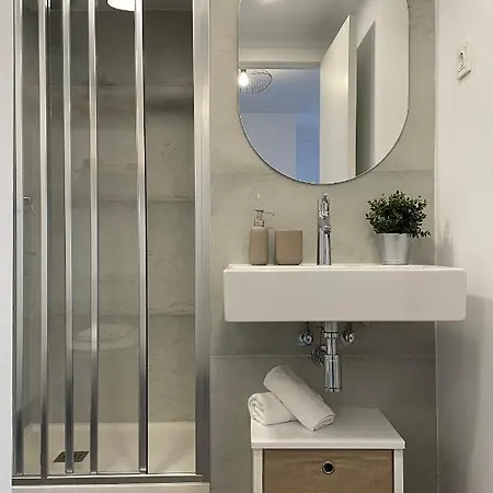 Singularstays Arena Appartement *