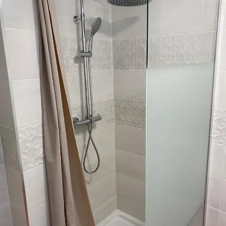 Con Cocina Y Bano Privado De Temporada Vacaciones Largas Long Desde 11 Noches Апартаменты Валенсия