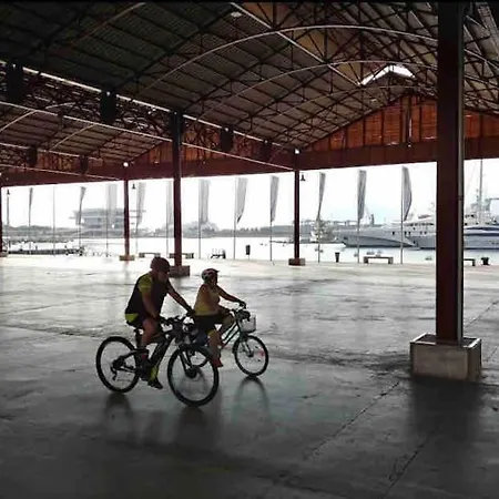 Velero Menorquin Con Encanto Botel Valência