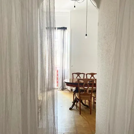 La Petxina In Shared Homestay *