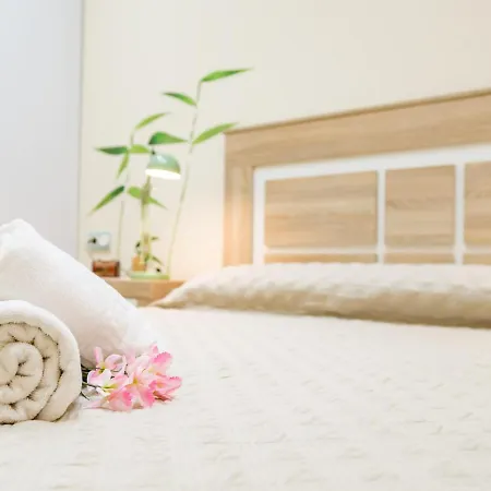 Travel Habitat Jardines Rio Turia. * فالنسيا