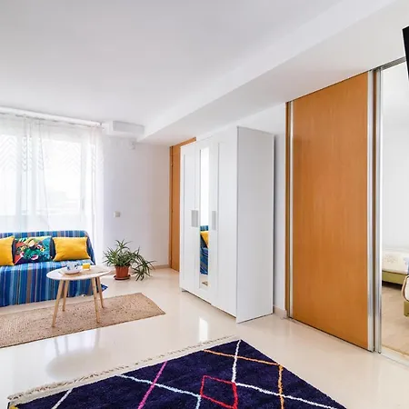 شقة Penthouse Duplex In A 4 Floors Spanish House -8 Min To Center By Metro