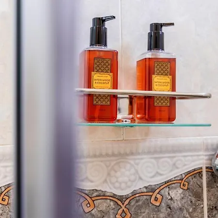 Grand - 8 Min To Center By Metro Daire