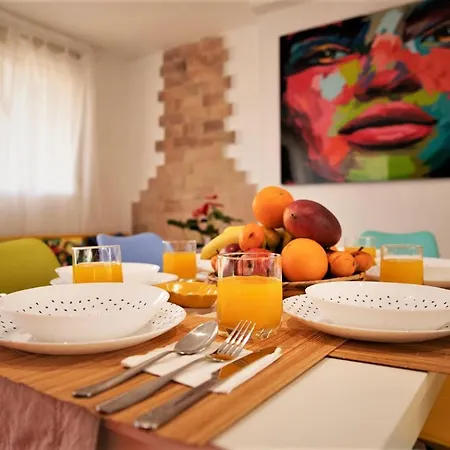 شقة Penthouse Duplex In A 4 Floors Spanish House -8 Min To Center By Metro