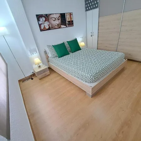 Centrico En Proximo Parada De Metro Angel Guimera Valencia