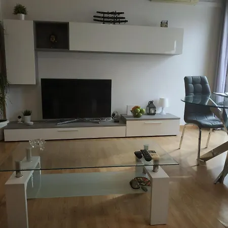 Δωμάτια σε οικογενειακή κατοικία Bedroom To Rent In The