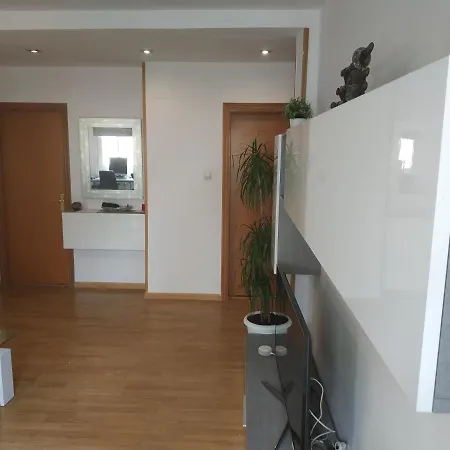 Δωμάτια σε οικογενειακή κατοικία Bedroom To Rent In The