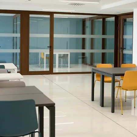 Micampus Avenida Del Puerto - Residencia De Estudiantes Valensiya