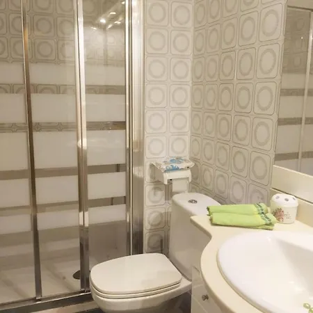 Habitación en casa particular Blasco Ibanez Double With Private Bathroom In Shared *