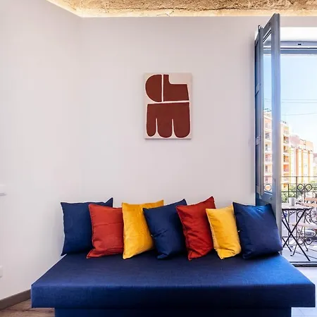 Well Lit And Creatively Designed Apartamento Valência