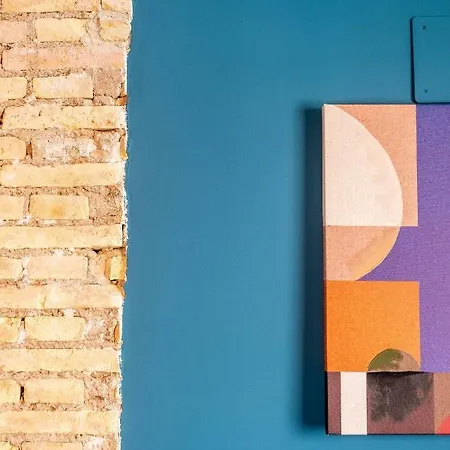 Well Lit And Creatively Designed Valência